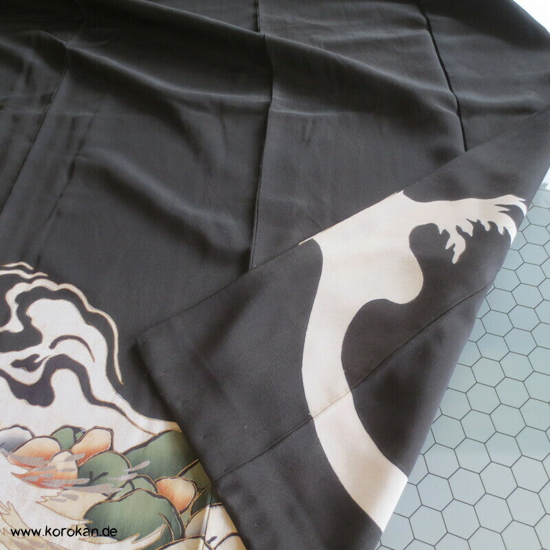antiker japanischer Seidencrepe Uferwellen und Steine Tomesode Kimono