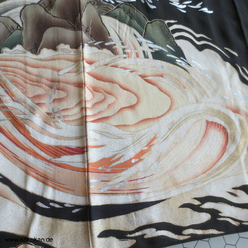 antiker japanischer Seidencrepe Uferwellen und Steine Tomesode Kimono