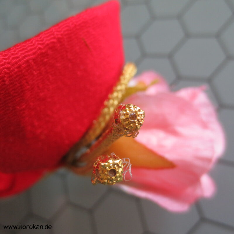 japanischer Kanzashi Rosen und Bänder Haarschmuck auf Metallklemme