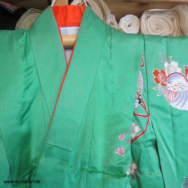 kleine Mädchen Furisode, Mandarinenten, Temariball