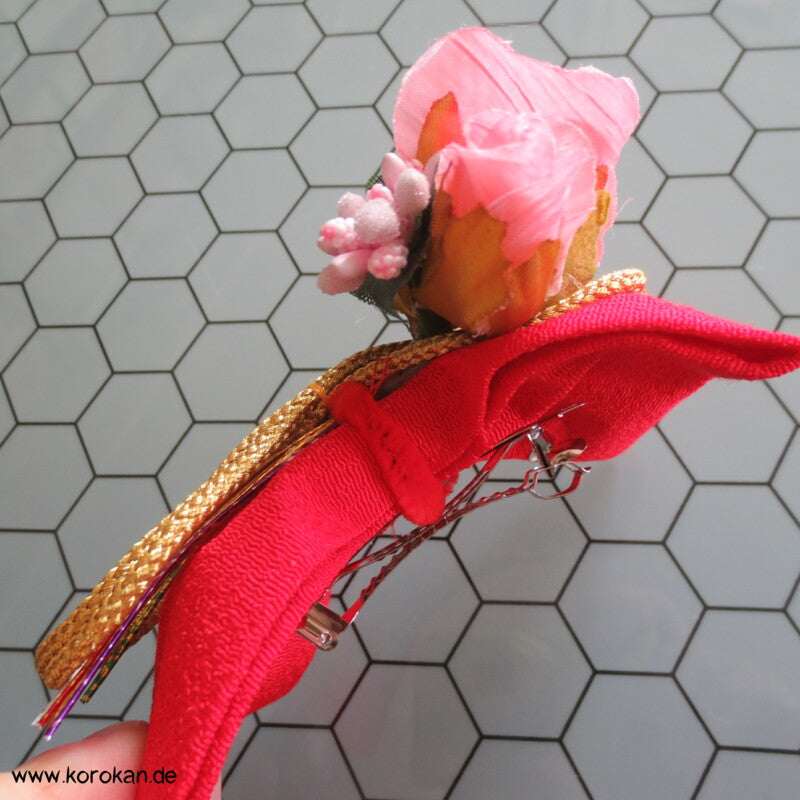 japanischer Kanzashi Rosen und Bänder Haarschmuck auf Metallklemme