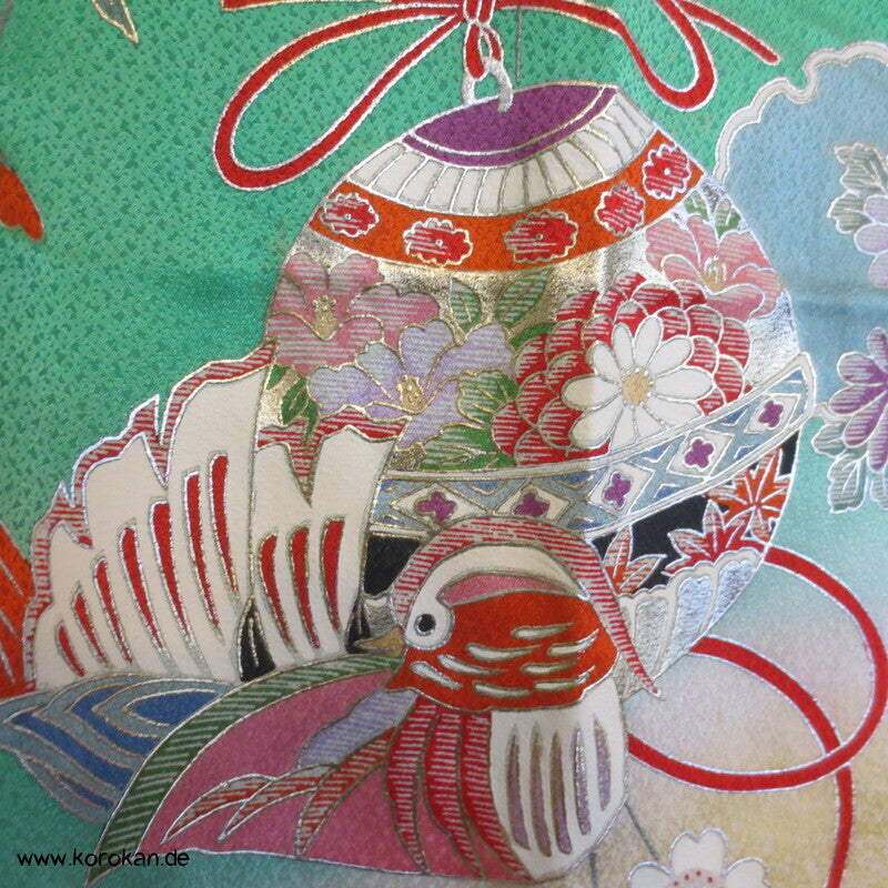 kleine Mädchen Furisode, Mandarinenten, Temariball