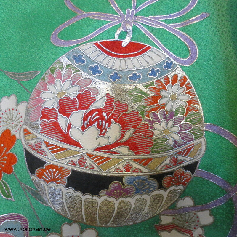 kleine Mädchen Furisode, Mandarinenten, Temariball