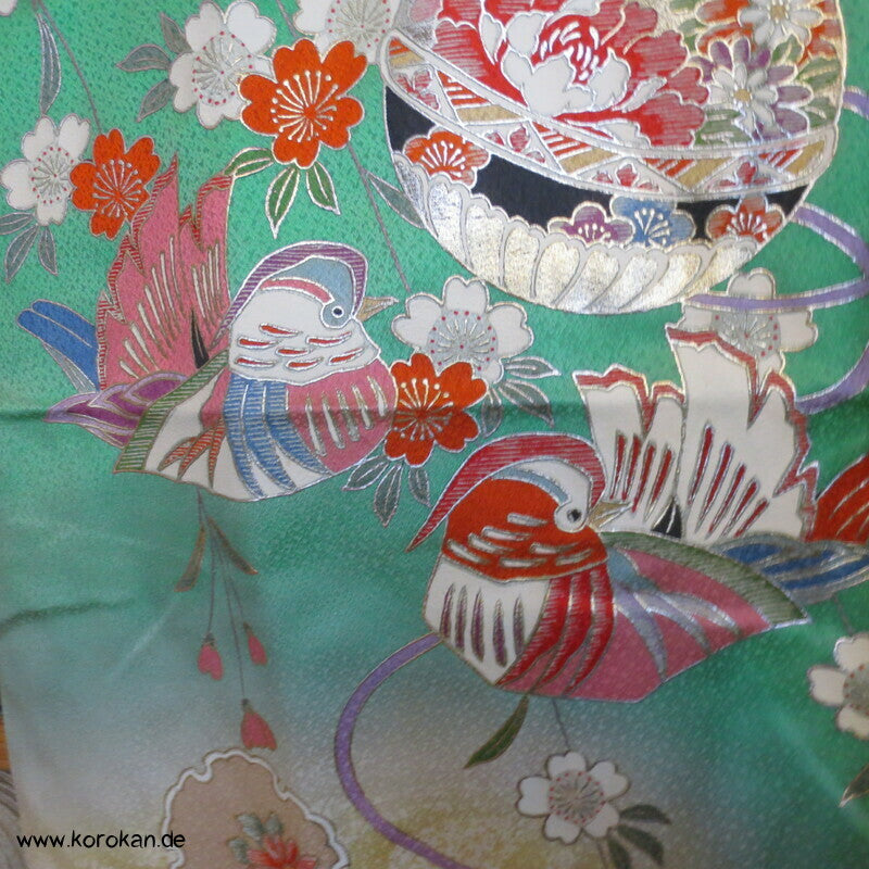 kleine Mädchen Furisode, Mandarinenten, Temariball