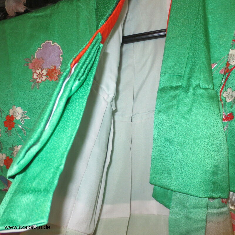 kleine Mädchen Furisode, Mandarinenten, Temariball
