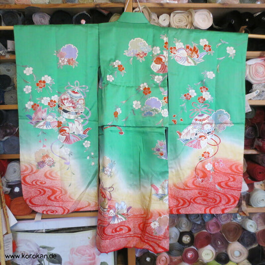 kleine Mädchen Furisode, Mandarinenten, Temariball