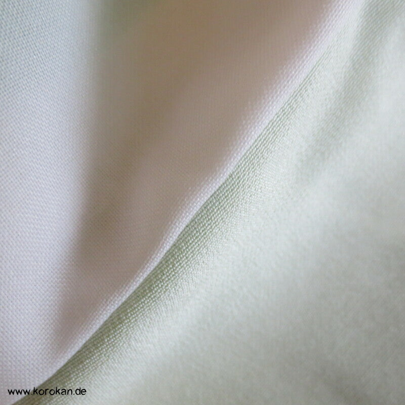 kleine Mädchen Furisode, Mandarinenten, Temariball