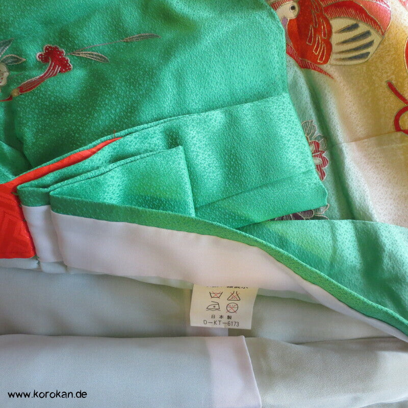 kleine Mädchen Furisode, Mandarinenten, Temariball