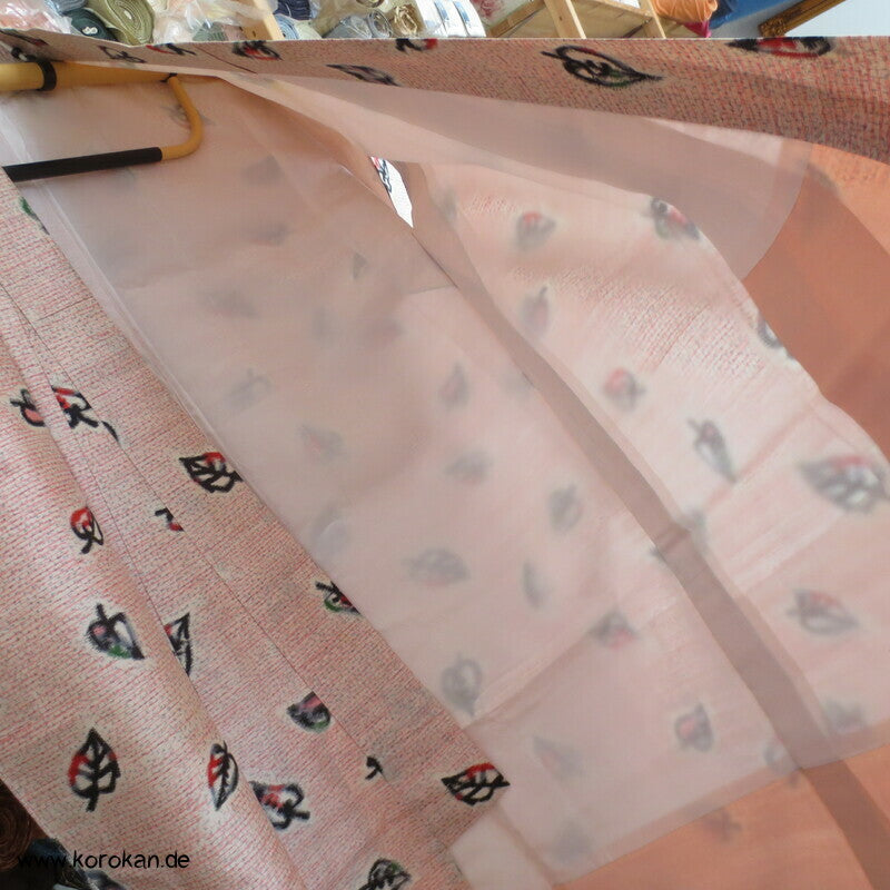 Art Deco Blätter auf rosa Meisen Seiden Kimono