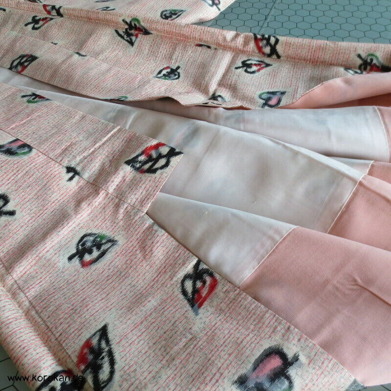 Art Deco Blätter auf rosa Meisen Seiden Kimono