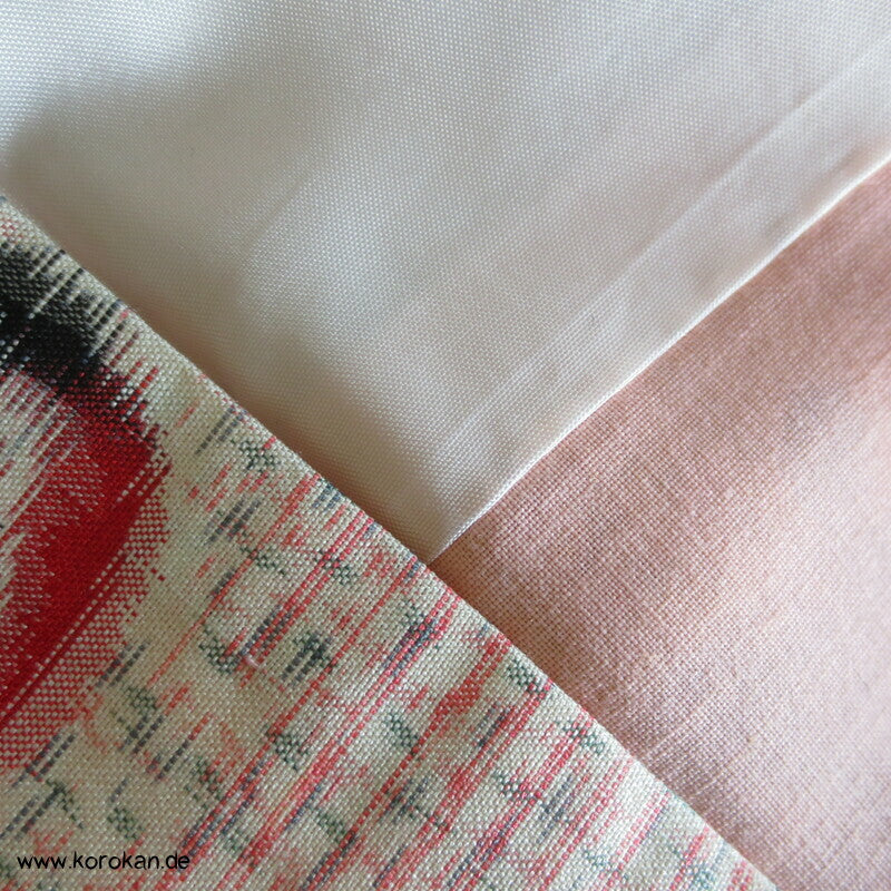 Art Deco Blätter auf rosa Meisen Seiden Kimono