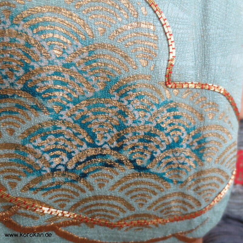 Kiefernbüsche Seidendamast hellblau, blau, gold Homongi Kimono