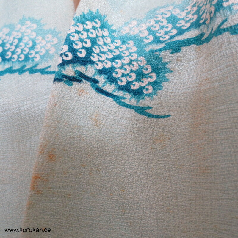Kiefernbüsche Seidendamast hellblau, blau, gold Homongi Kimono