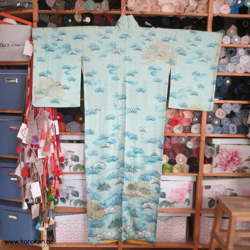 Kiefernbüsche Seidendamast hellblau, blau, gold Homongi Kimono