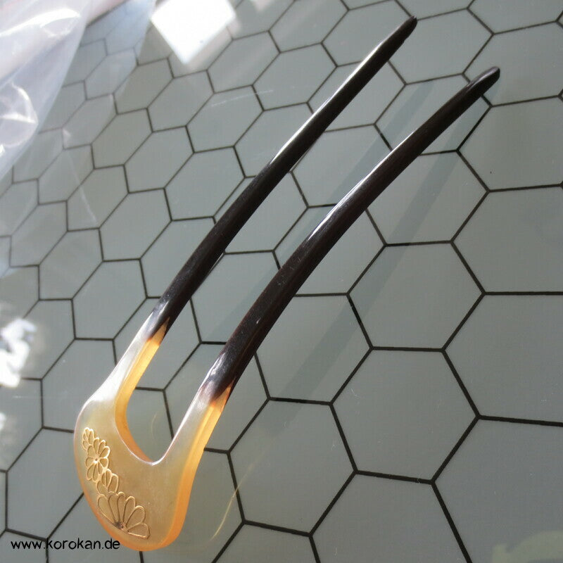 antike japanische Hornhaarnadel mit Kinmakie Chrysanthemen