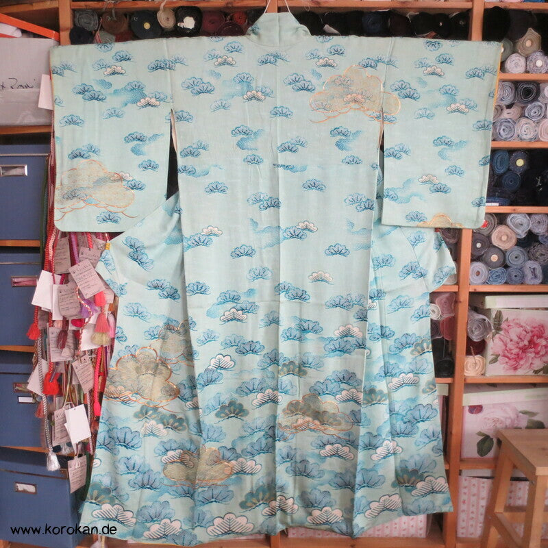 Kiefernbüsche Seidendamast hellblau, blau, gold Homongi Kimono