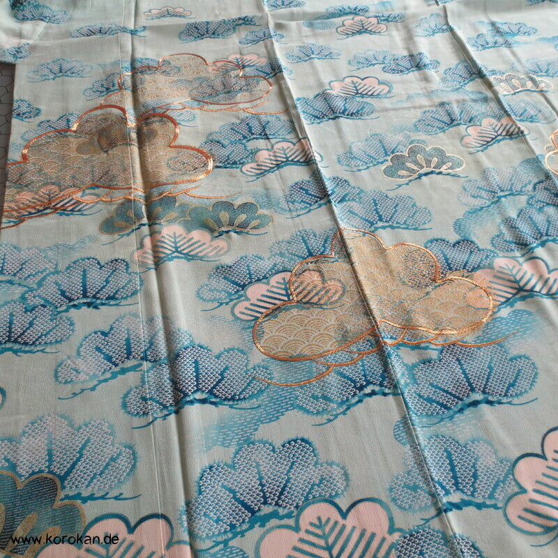Kiefernbüsche Seidendamast hellblau, blau, gold Homongi Kimono