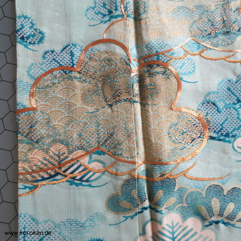 Kiefernbüsche Seidendamast hellblau, blau, gold Homongi Kimono