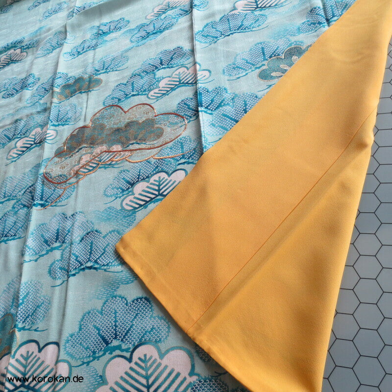 Kiefernbüsche Seidendamast hellblau, blau, gold Homongi Kimono