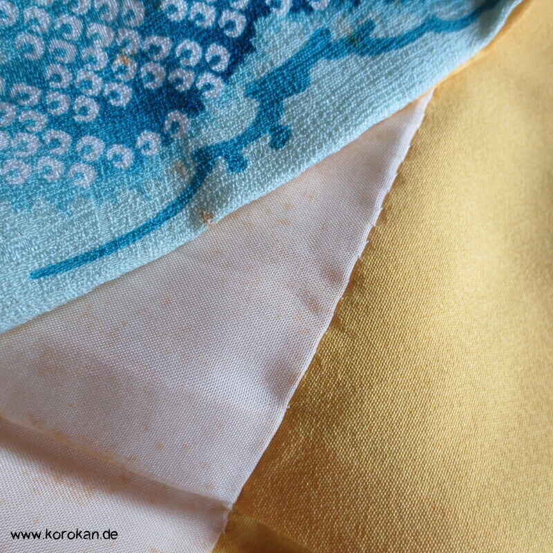 Kiefernbüsche Seidendamast hellblau, blau, gold Homongi Kimono