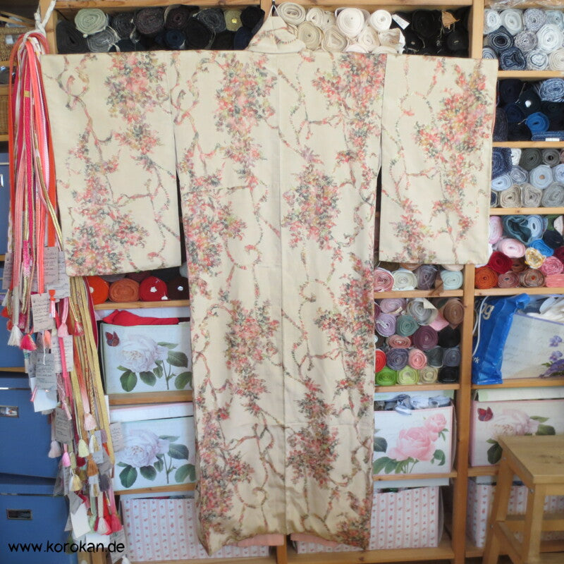 glitzernde Sakura Omeshi Urushi Komon Kimono