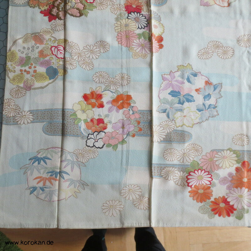 pastelliger Vier Jahreszeiten Homongi Seiden Kimono