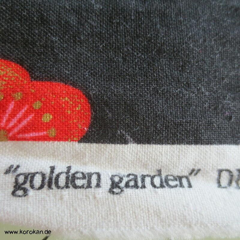 golden garden Baumwollstoff Umezweig auf schwarz mit Kanji