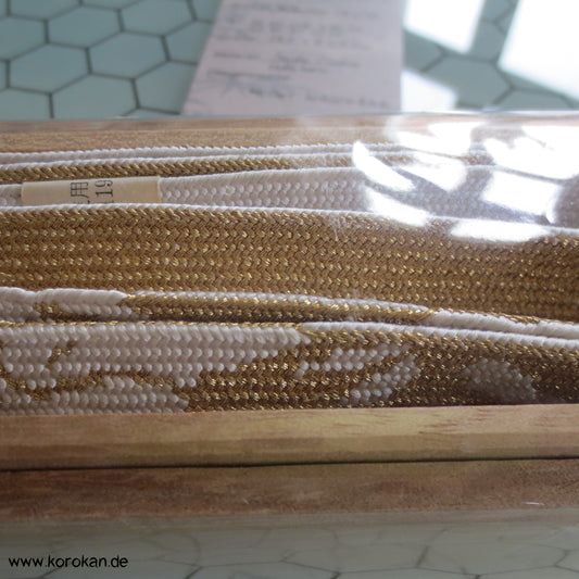 weiß goldener Kranich Braut Obijime in Holz - Geschenkbox
