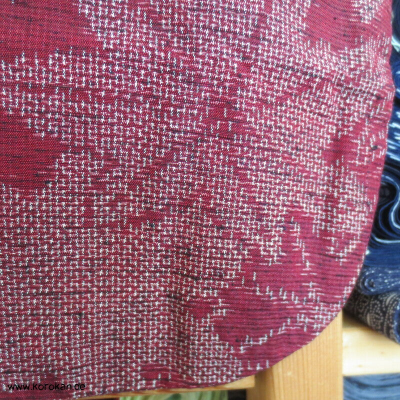 weinrote Kasuri Ahornblätter Tsumugi Kimono