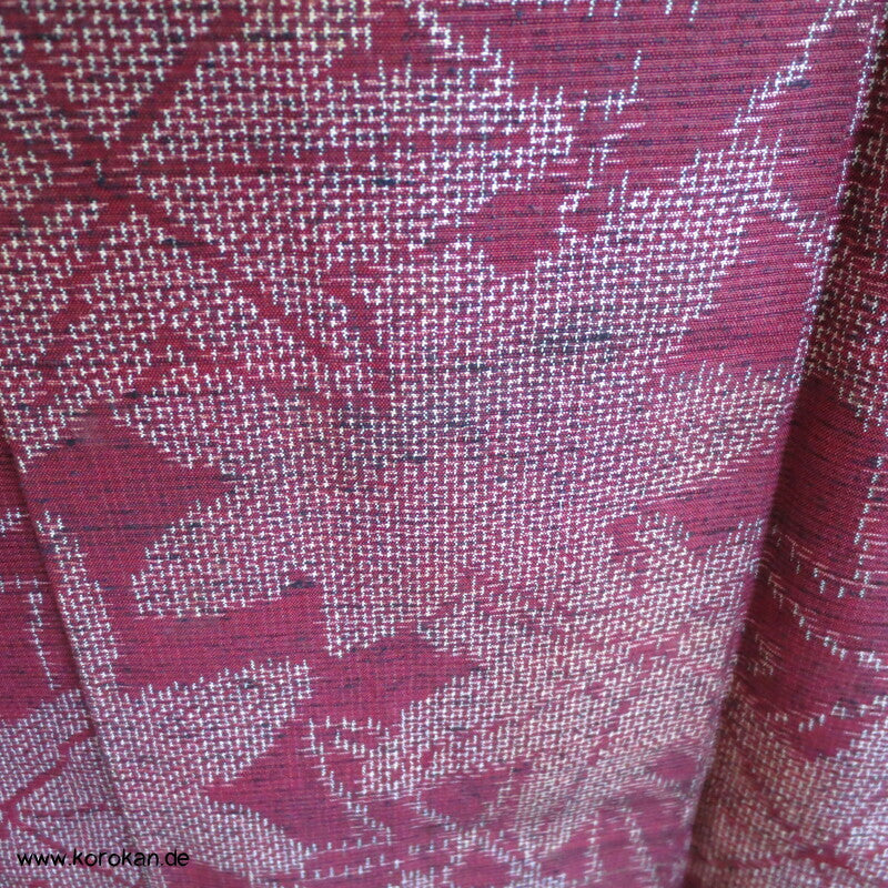 weinrote Kasuri Ahornblätter Tsumugi Kimono