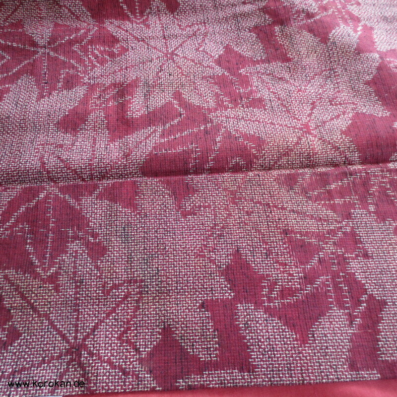 weinrote Kasuri Ahornblätter Tsumugi Kimono