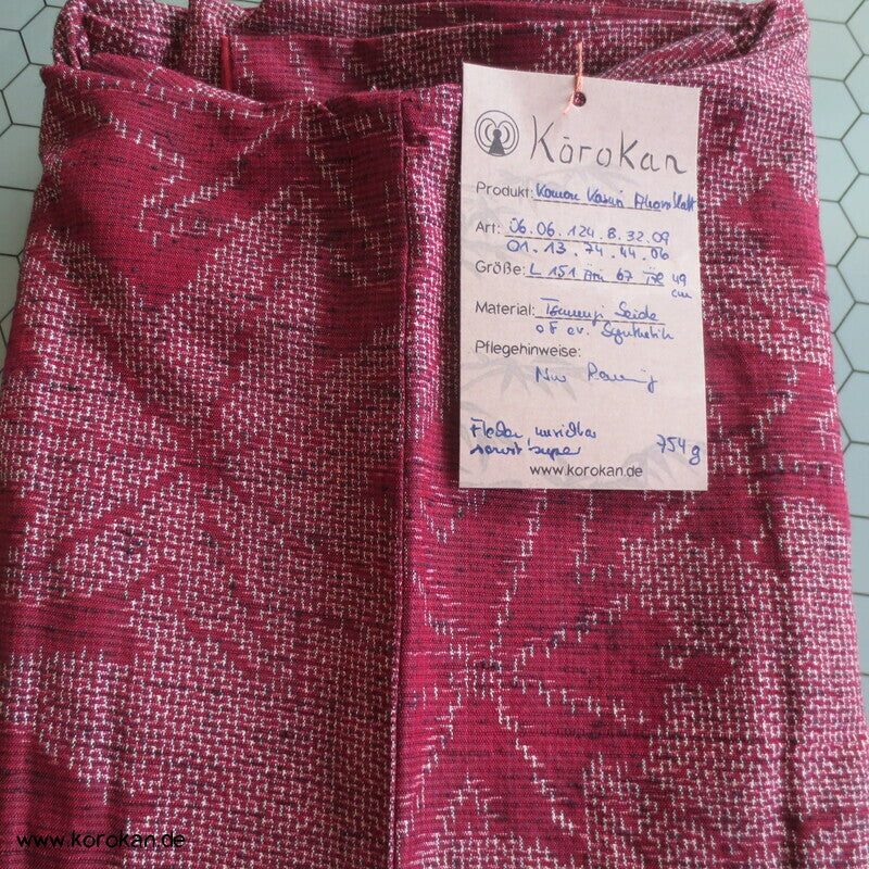 weinrote Kasuri Ahornblätter Tsumugi Kimono