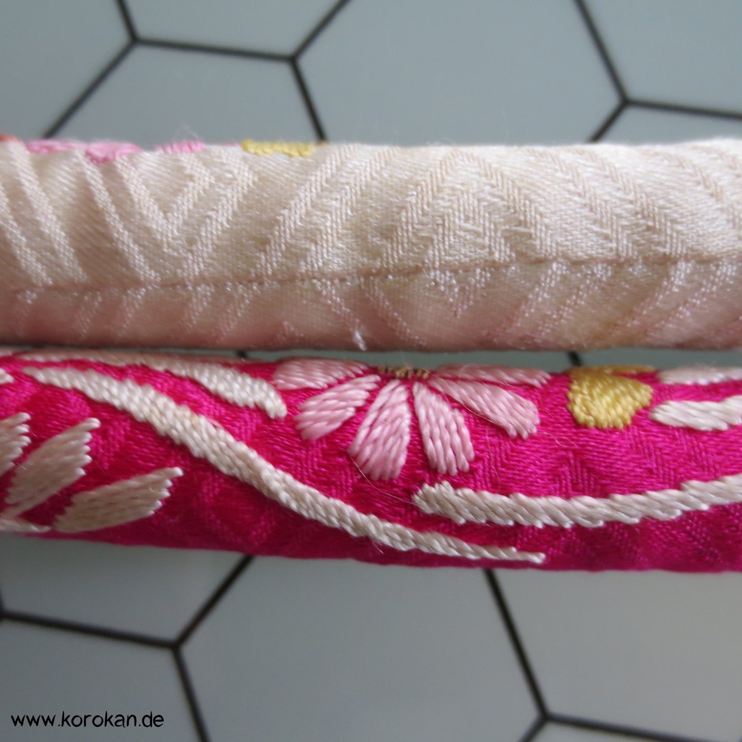 bestickter Marukuge, pinke und naturfarbene Seide, Vintage