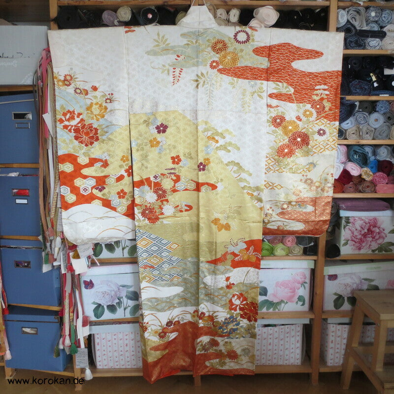 Nebelschwaden mit japanischen Mustern Seidendamast Furisode Kimono