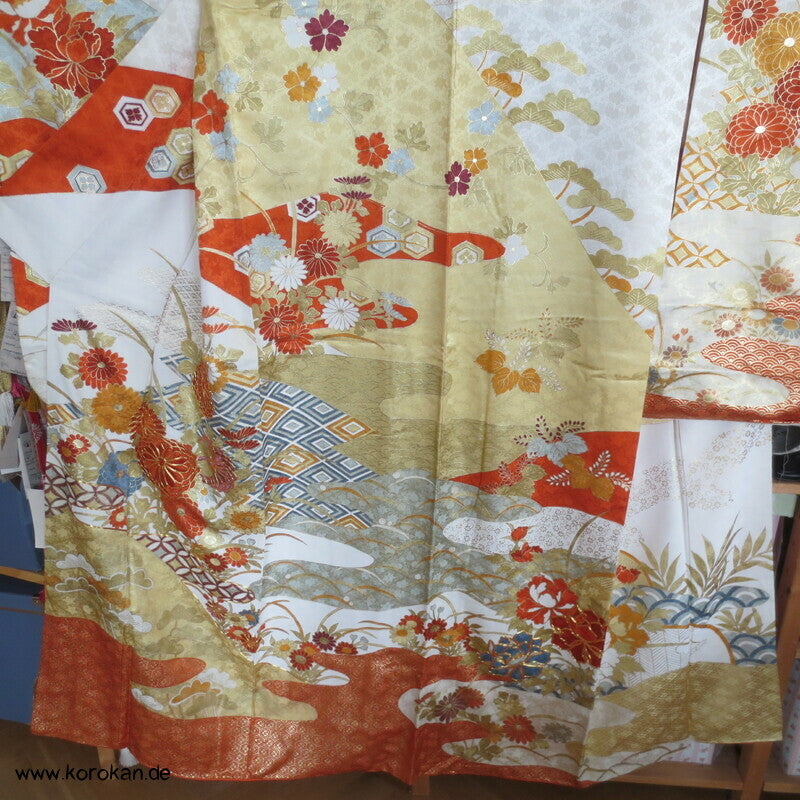 Nebelschwaden mit japanischen Mustern Seidendamast Furisode Kimono