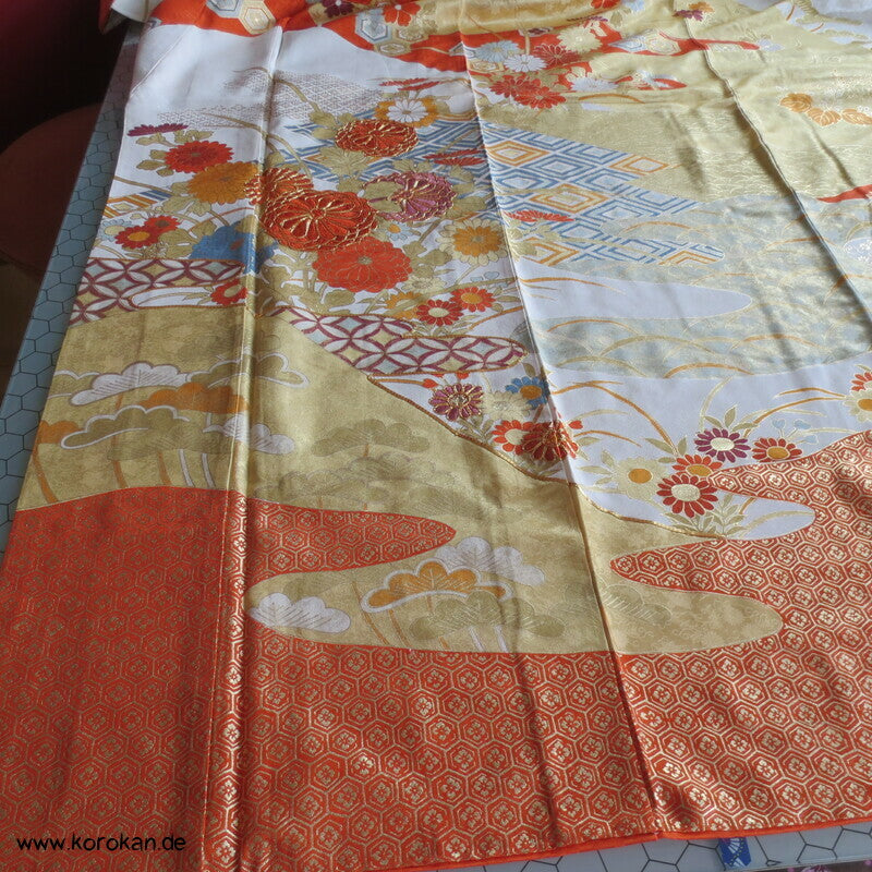 Nebelschwaden mit japanischen Mustern Seidendamast Furisode Kimono