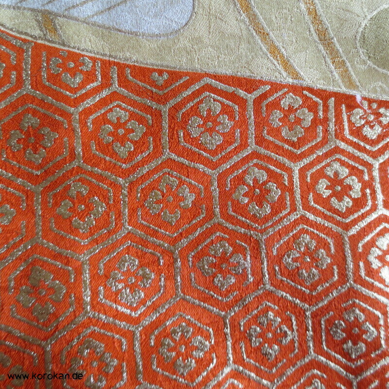 Nebelschwaden mit japanischen Mustern Seidendamast Furisode Kimono