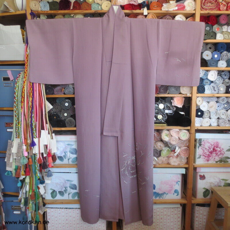 Seidencrepe mit Kiefernadelwirbeln Tsukesage Kimono