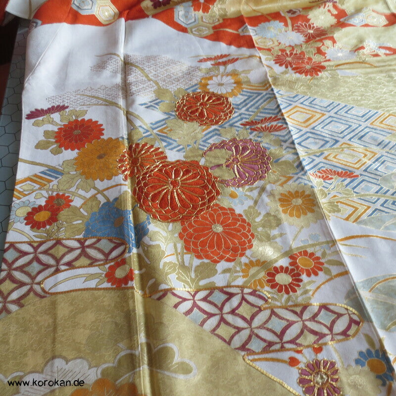 Nebelschwaden mit japanischen Mustern Seidendamast Furisode Kimono