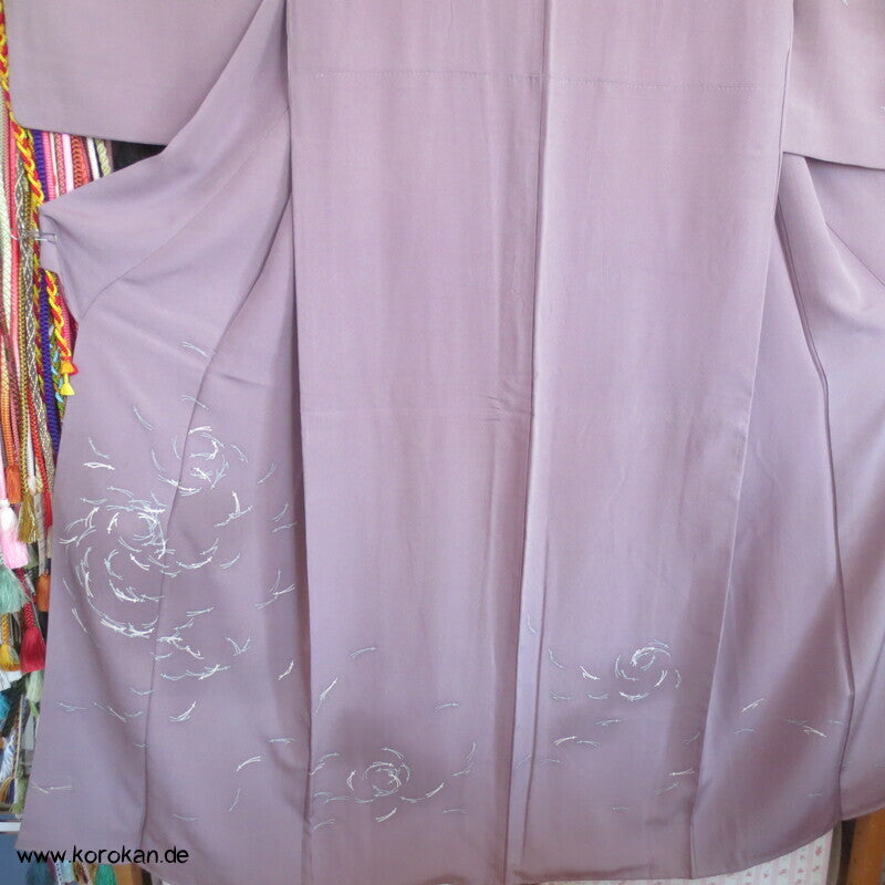 Seidencrepe mit Kiefernadelwirbeln Tsukesage Kimono