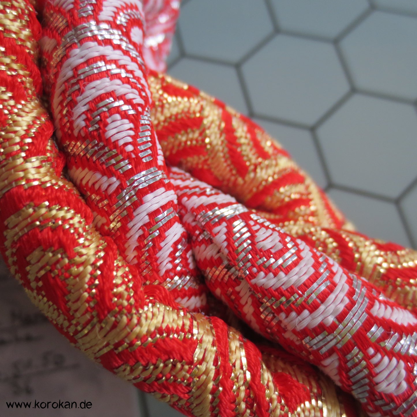 Marukuge, hellrote Seide mit Gold- und Silberlurex, Vintage