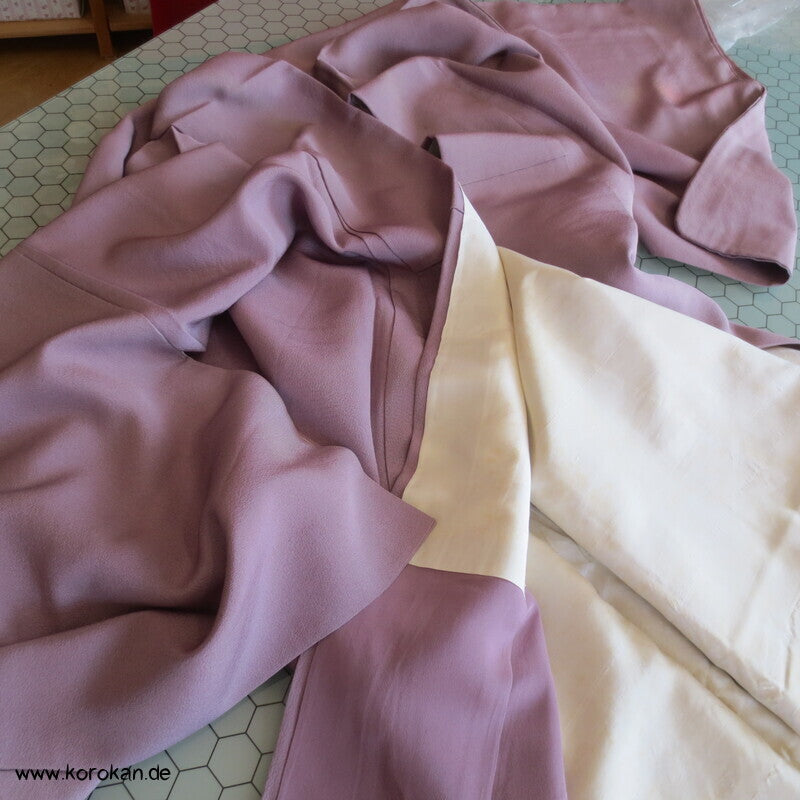 Seidencrepe mit Kiefernadelwirbeln Tsukesage Kimono