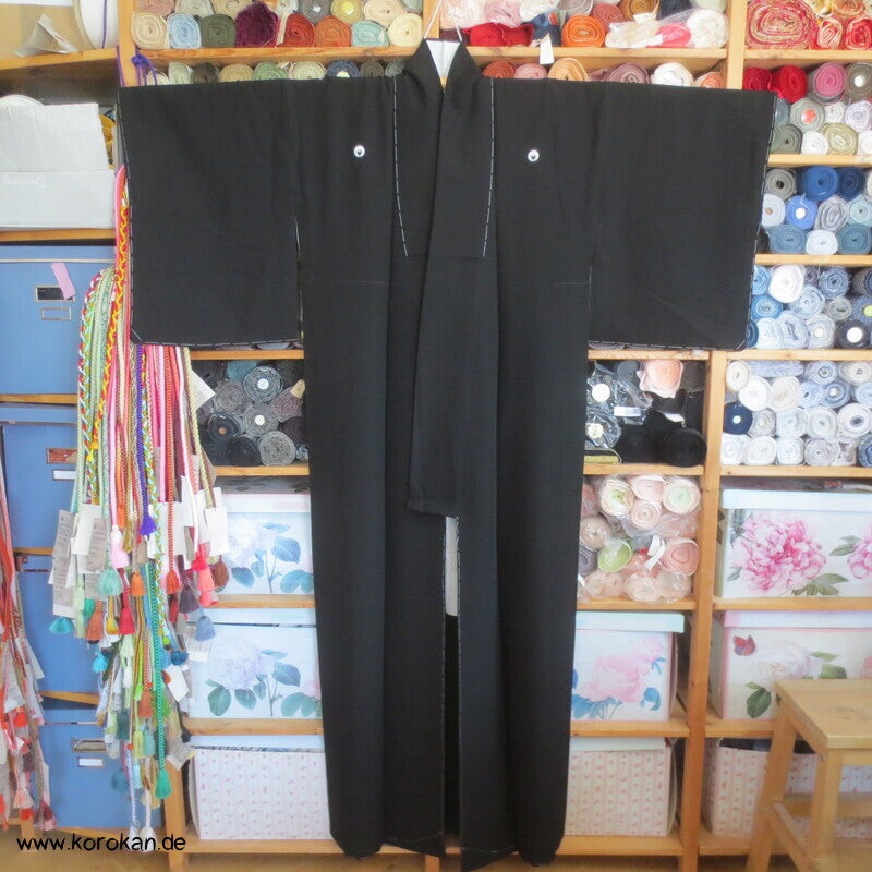 5 Fuji Mon Mofuku, formeller schwarzer Seidencrepe Kimono