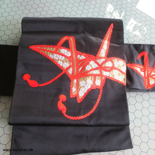 Origami Kraniche auf schwarz Nagoya Obi