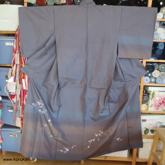 gewebtes Bokashi, gestickte Zweige Hitoe Tsukesage Seiden Kimono