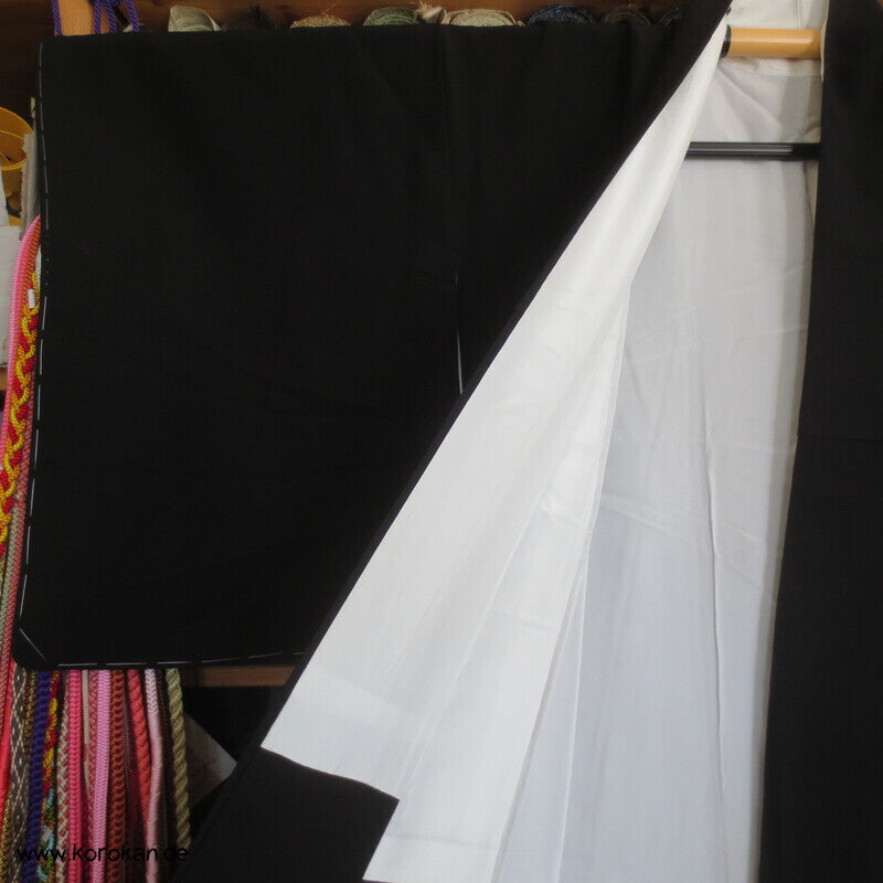 5 Fuji Mon Mofuku, formeller schwarzer Seidencrepe Kimono