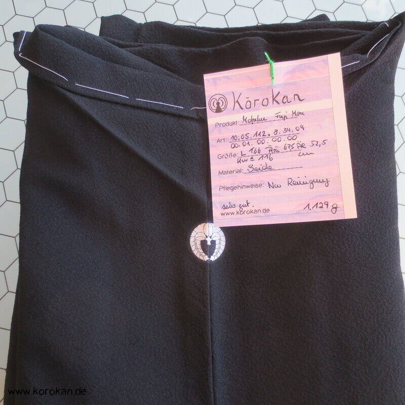 5 Fuji Mon Mofuku, formeller schwarzer Seidencrepe Kimono