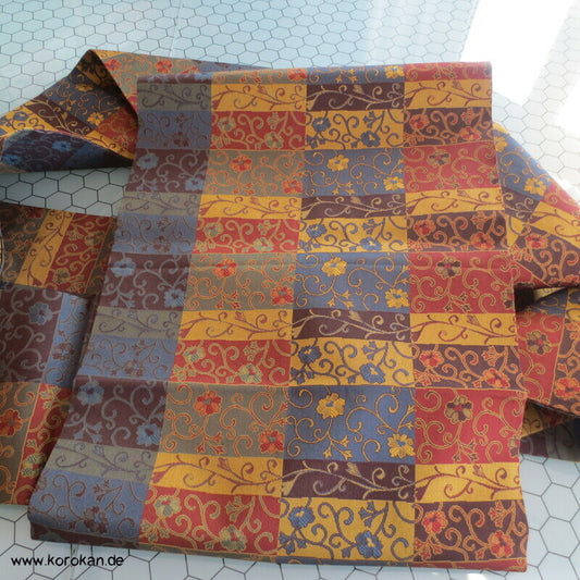 Arabesken in Karo - Jacquard, Nagoya Obi, dunkelbunt
