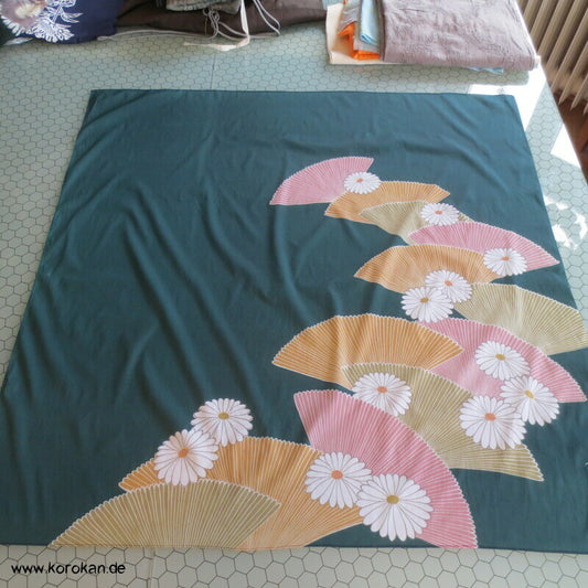 Furoshiki Japan Tragetuch, Fächer Chrysanthemen auf dunkelgrün