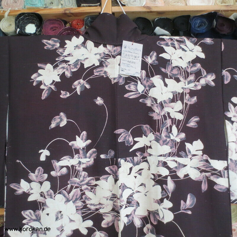 Blumen auf aubergine Tsumugi Seiden Homongi Kimono